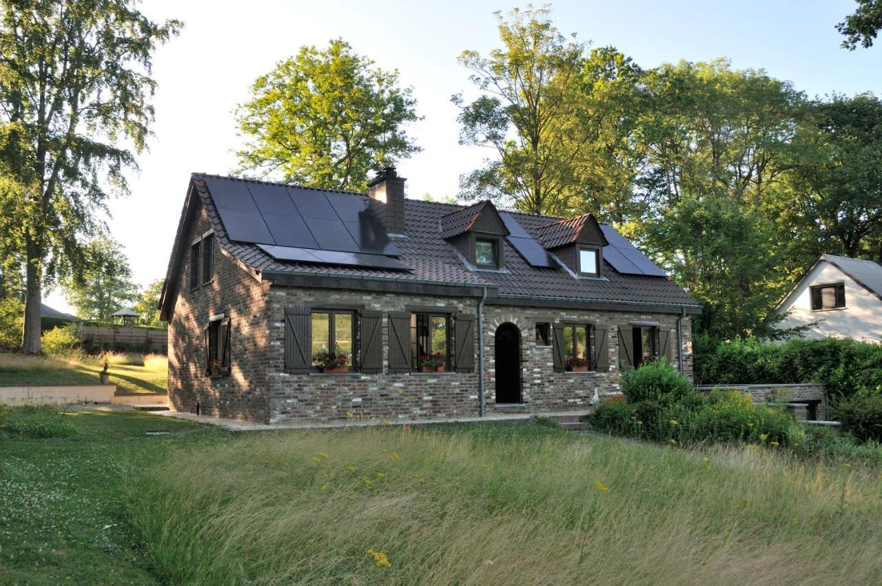 Tres Belle Villa 4 Facades Dans Quartier Vert Et Arbore - 5 Kms De Namur Exterior foto